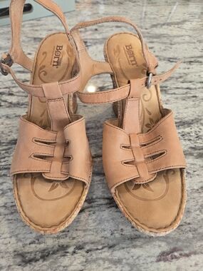Born Women's Light Tan Leather T-Strap Sandals Boho Chic